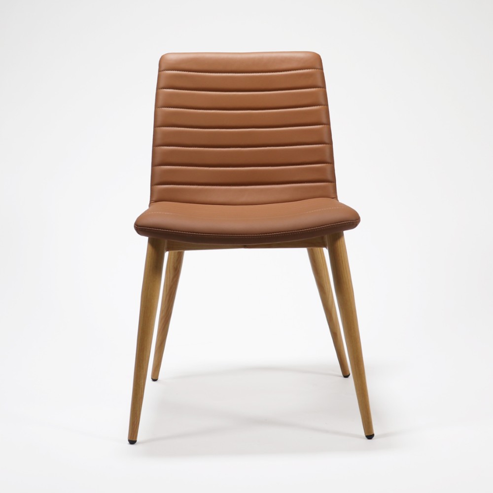 Pixel 4 leg chair | amber PU | from front